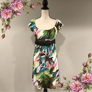 Short sleeve floral dress with belt
